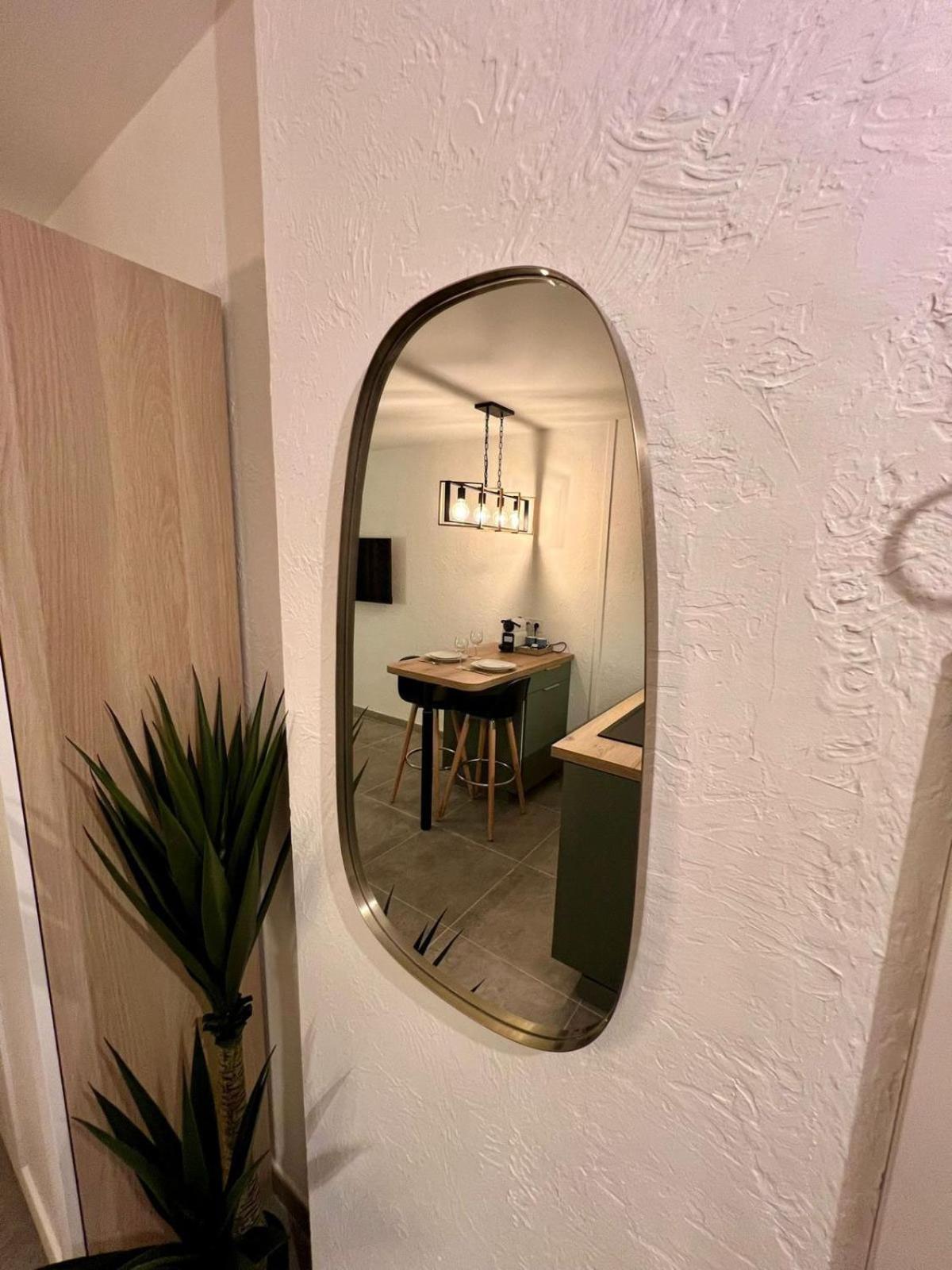 Studio Climatise, Cosy Et Calme Au Centre Ville Antibes Bagian luar foto
